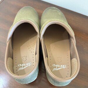 Clogs